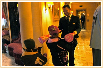 kids surprise victoria palace hotel paris