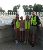 family-at-national-world-war-II-memorial-washington-dc