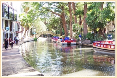 photo of river walk in san antonio texas, things to do in san antonio with kids