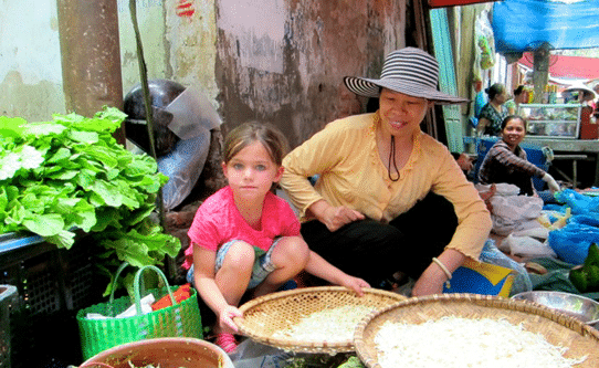 vietnam-with-kids-market