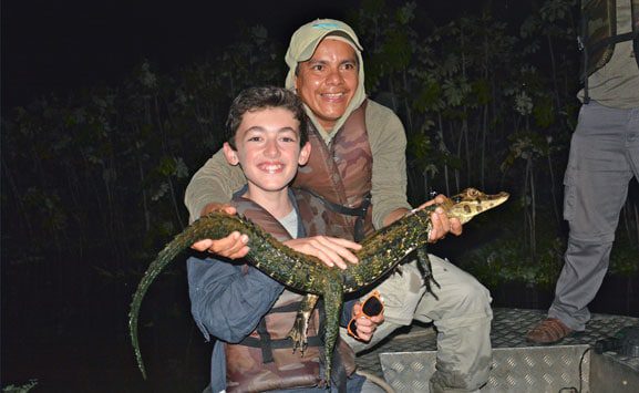 aqua-expeditions-caiman-catching