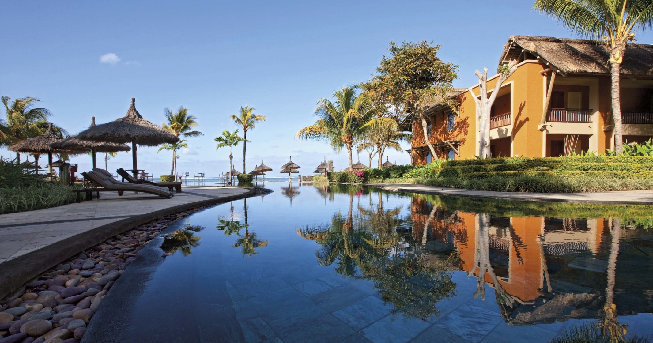 Choose between the pools and the sea at the Heritage Awali