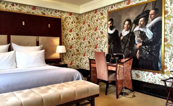 hotel-de-leurope-bedroom