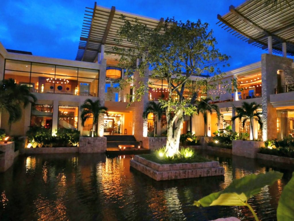 Night lobby BT mayakoba
