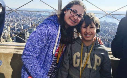 kids-at-top-of-empire-state-building