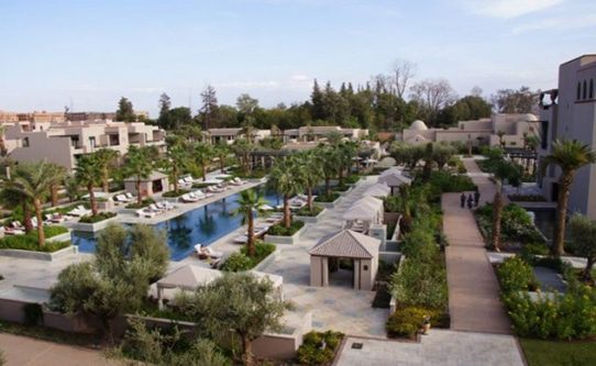 adult-pool-panoramic-view-four-seasons-marrakech-morocco