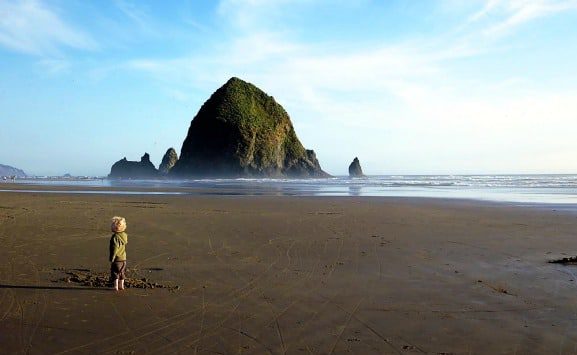 cannon-beach-walking-on-travels