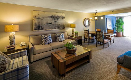 lake-tahoe-resort-suite-living-room