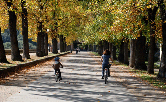 mom-and-son-biking-in-lucca