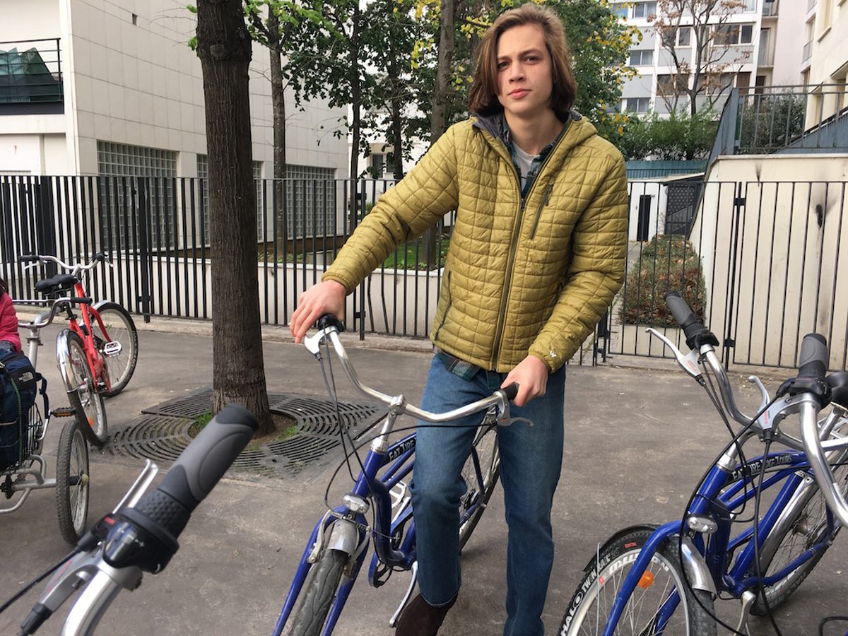 paris-teens-bike