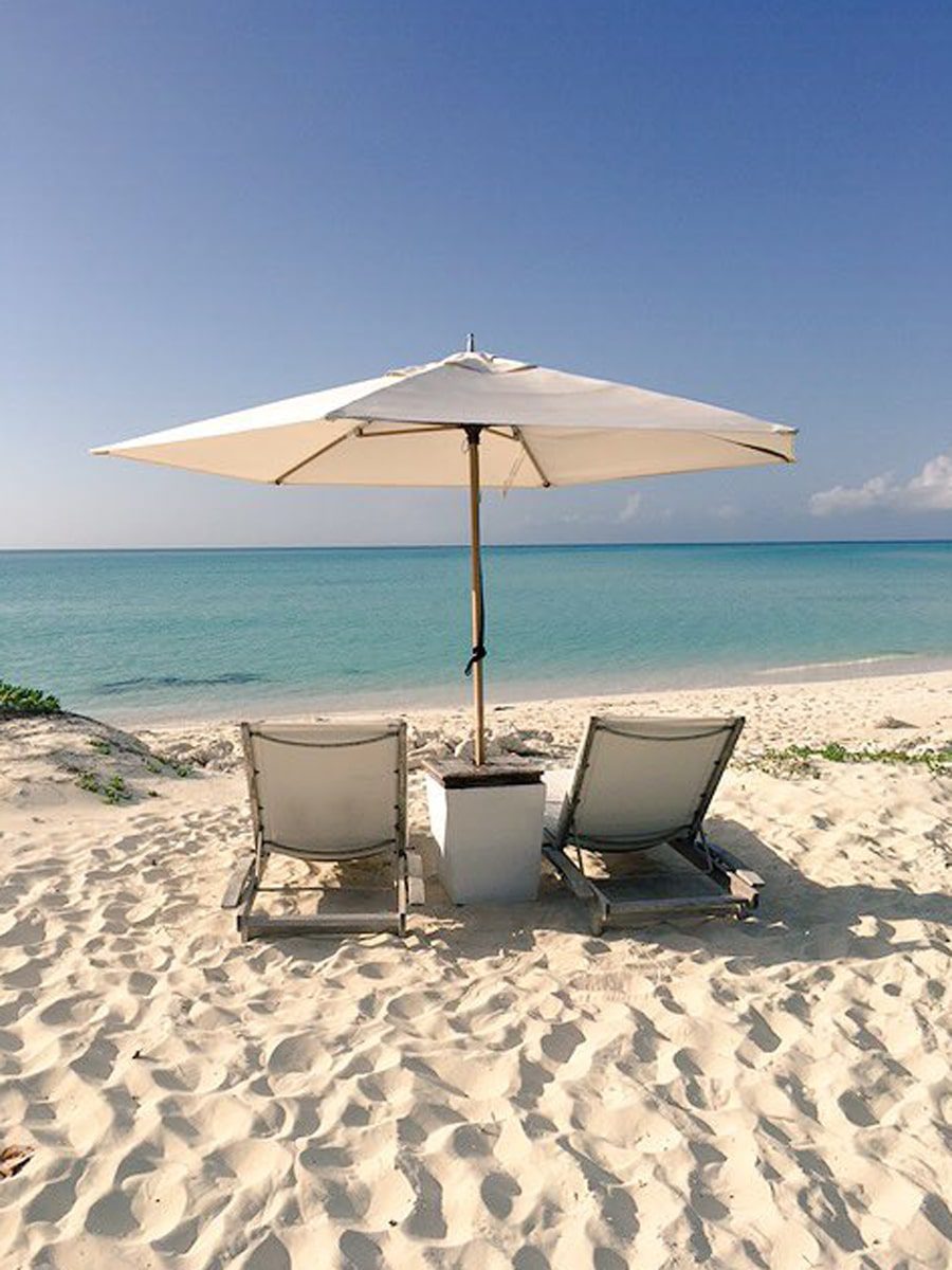 parrot-cay-beach-chairs
