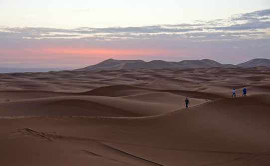 sunrise-over-erg-chebbi-sand-dunes