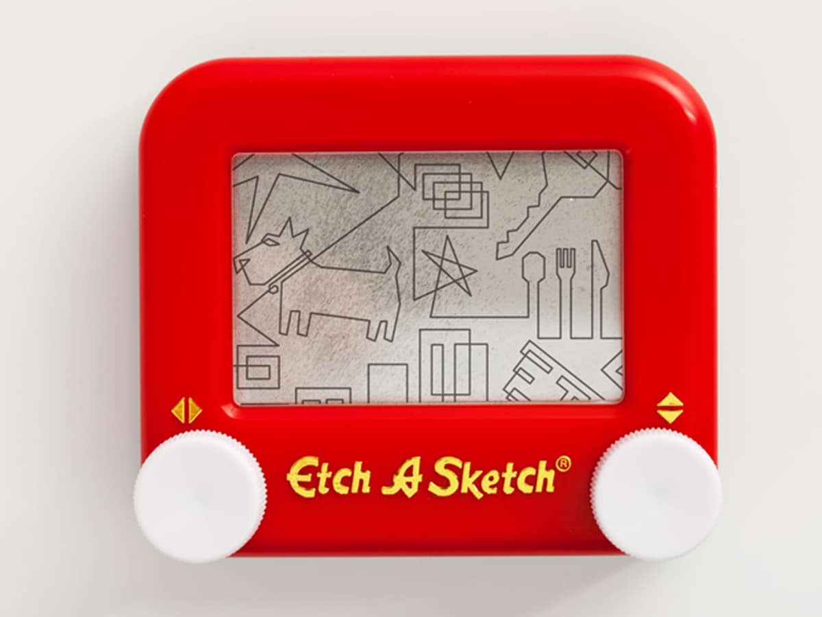 toys-kids-flights-etch-a-sketch