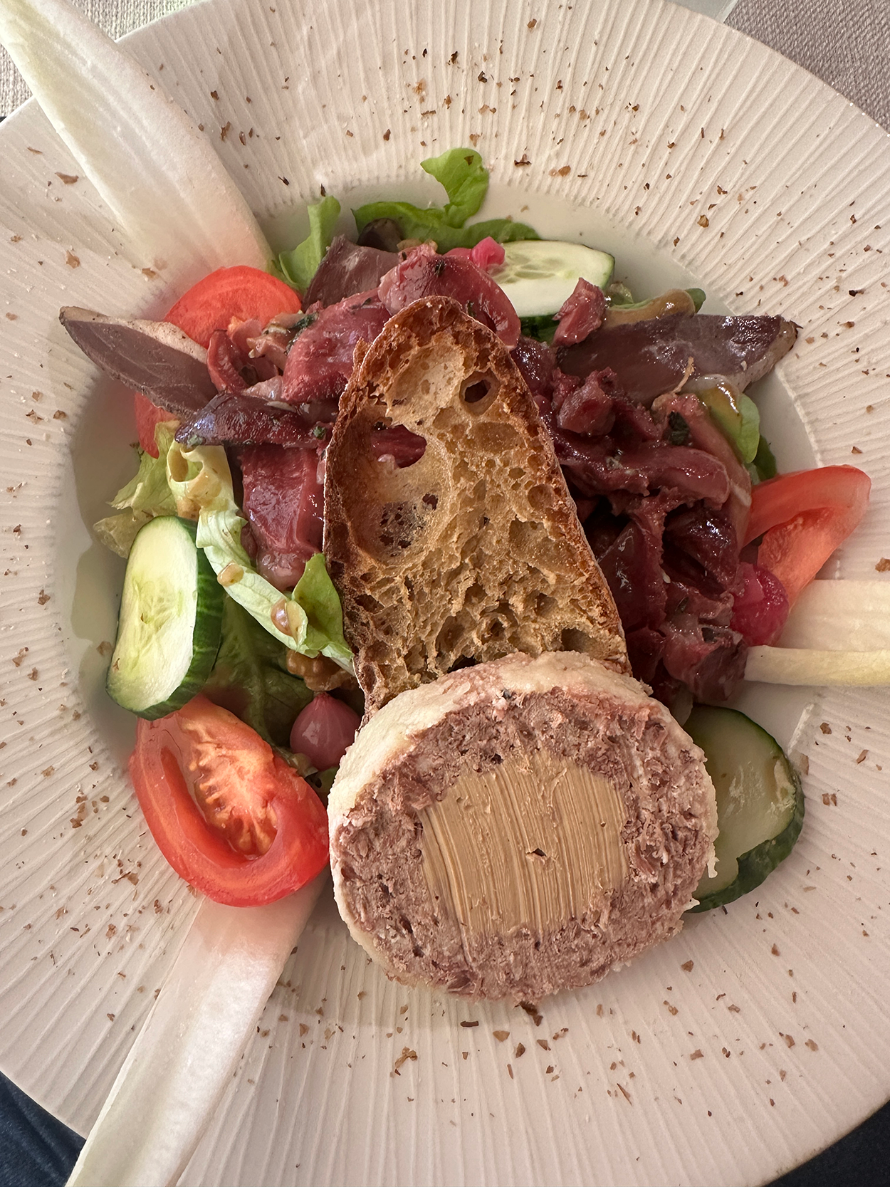 Meal at a restaurant in Dordogne France- credit Katja Gaskell, Globetotting.com