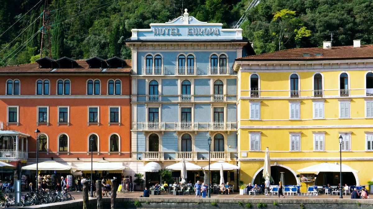 How to Choose Between Lake Como or Lake Garda