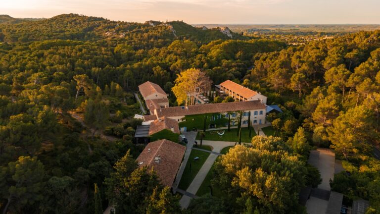 A Warm Provençal Welcome with Exquisite Style at Domaine de Manville