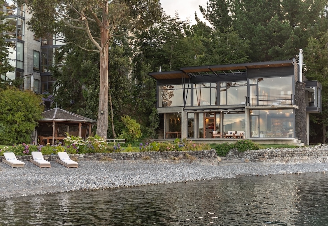 Lakefront villat at Hotel Awa in Chile